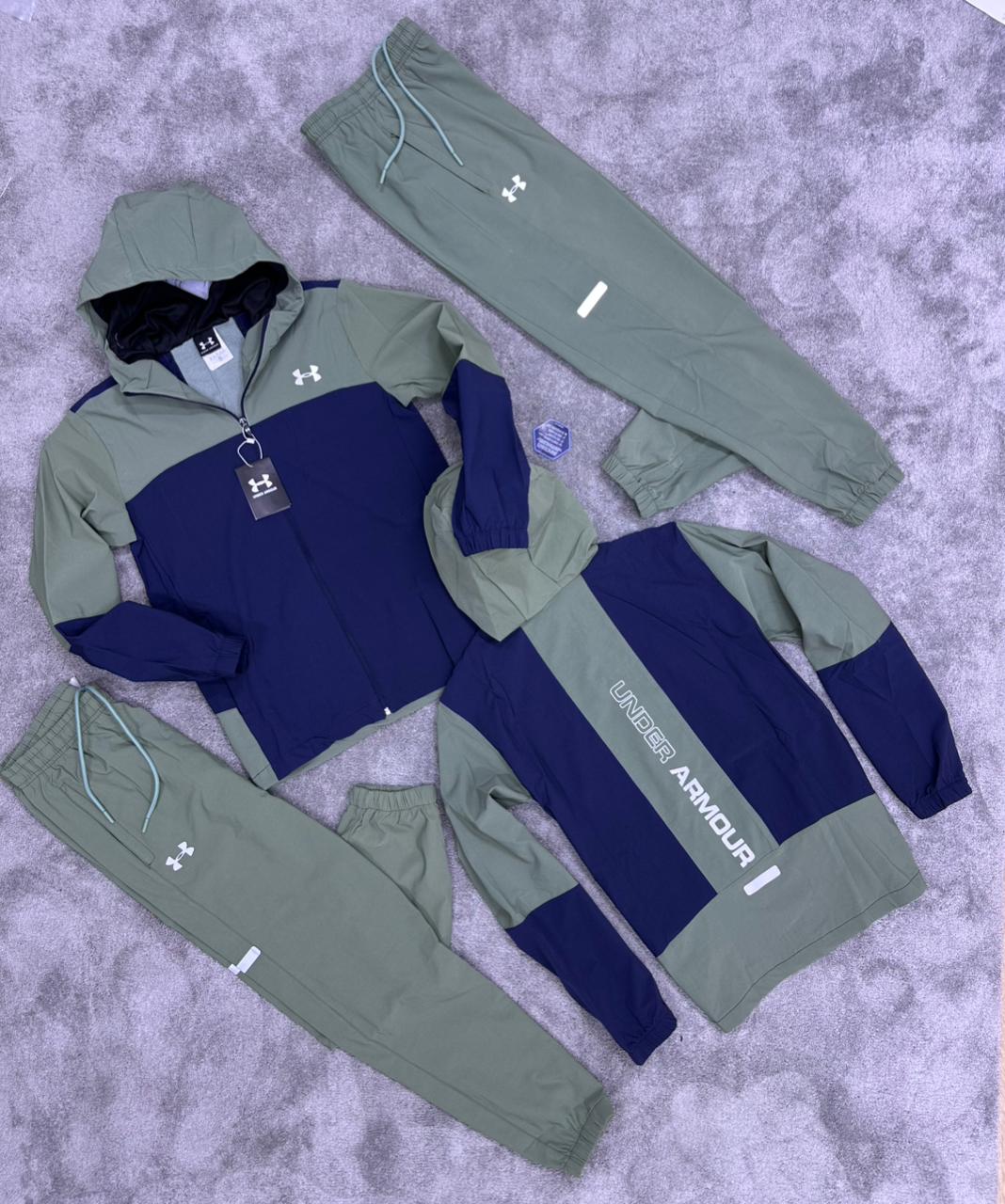 Chandal under armour verde bosque y azul marino logo blanco