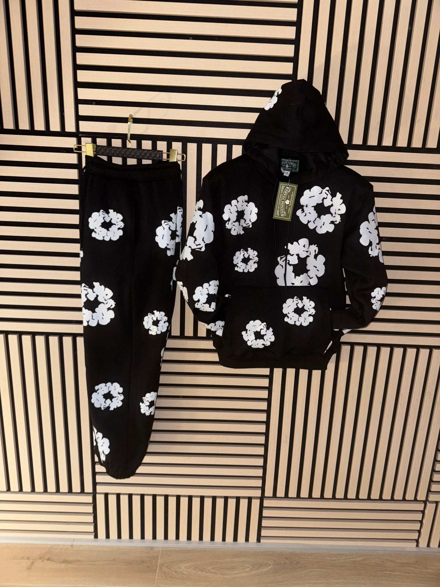 Chandal denim tears negro logos blancos