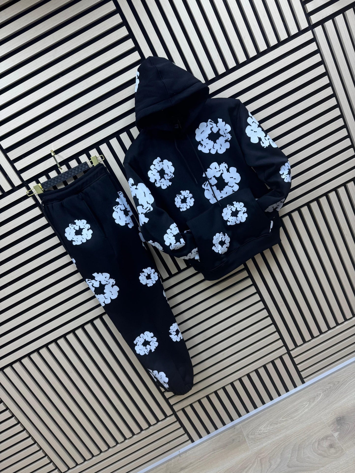 Chandal denim tears negro logos blancos