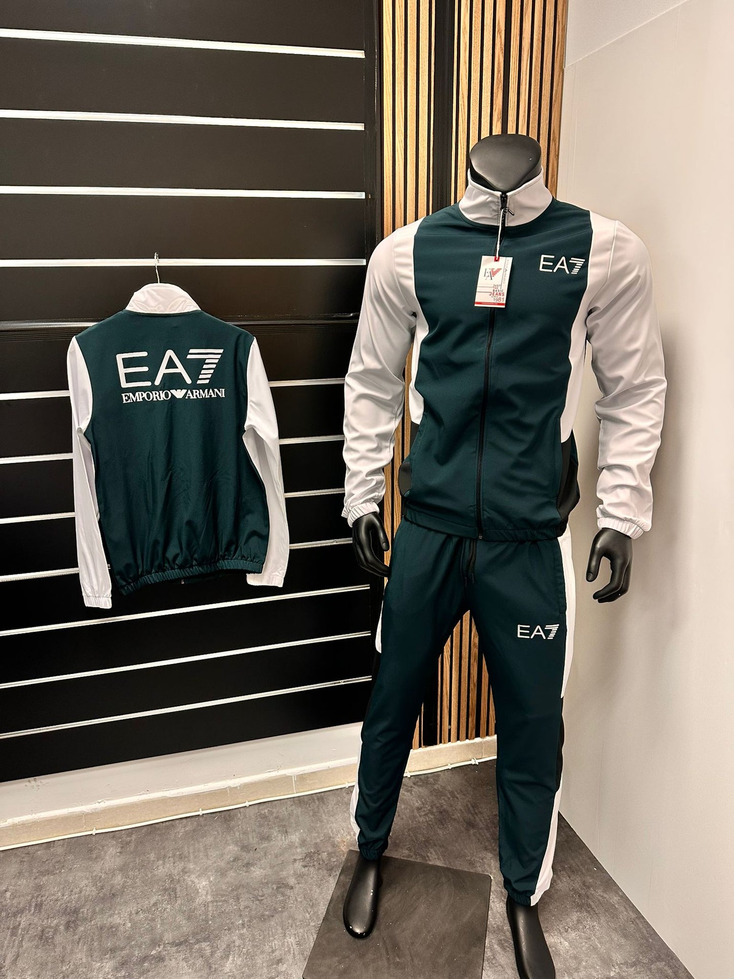 Chandal Armani verde oscuro logo blanco