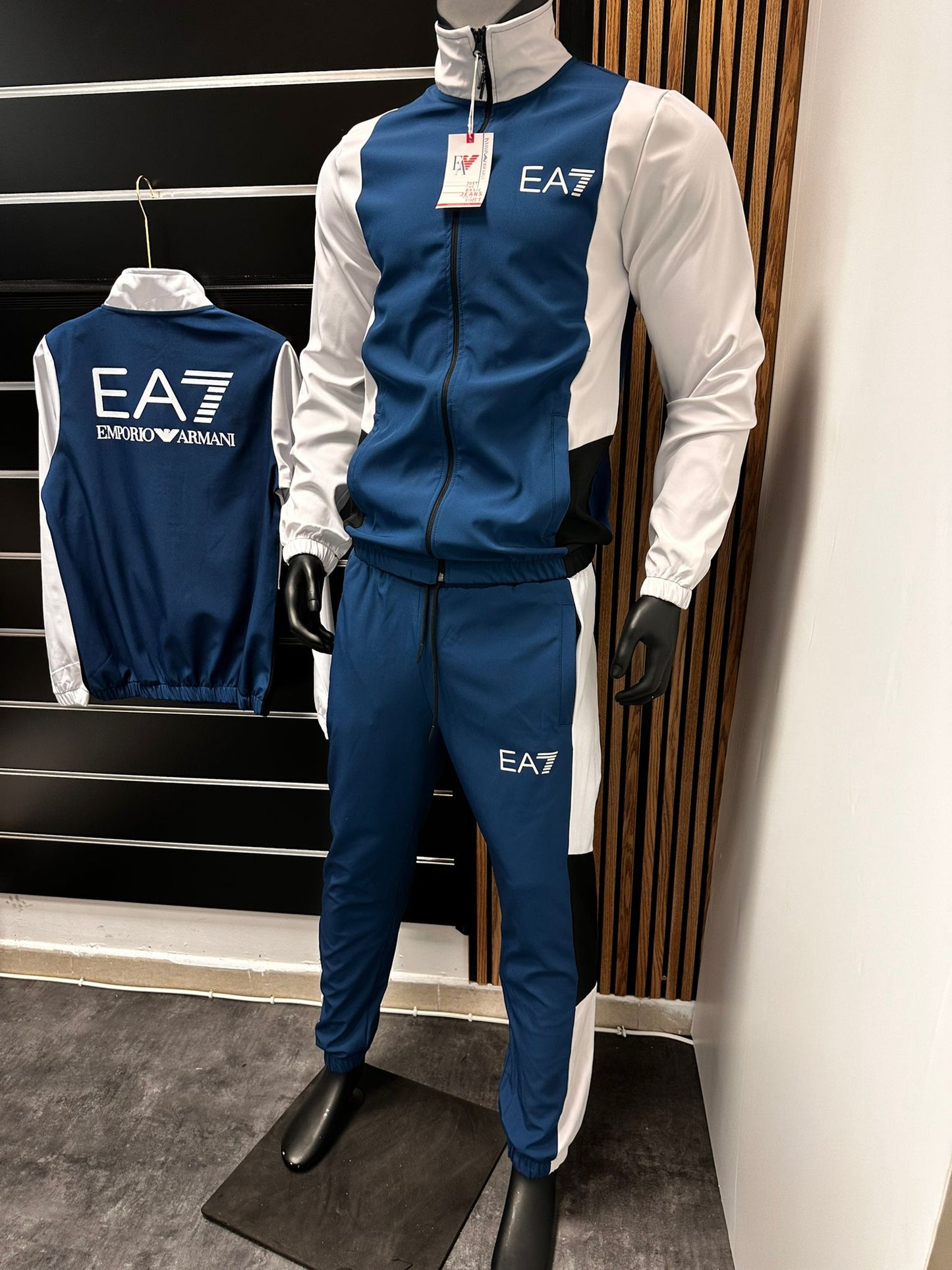 Chandal Armani azul logo blanco