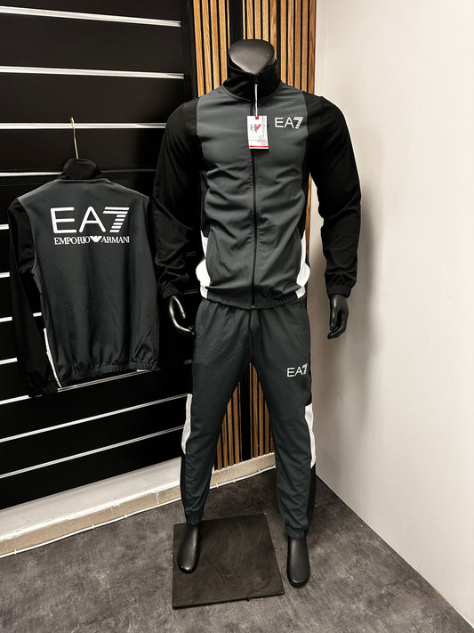 Chandal Armani gris logo blanco detalles negros