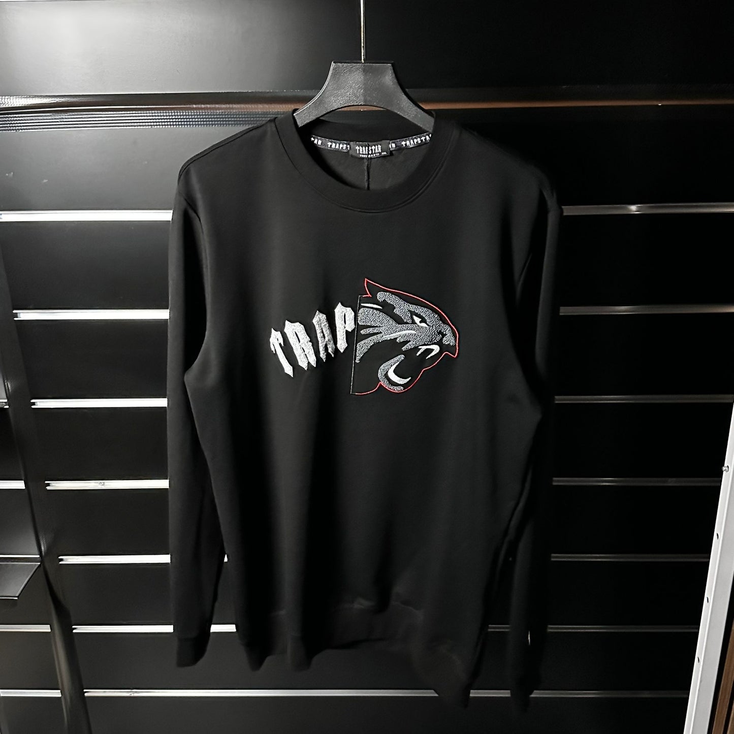 Sudadera Trapstar negro logo blanco y gris