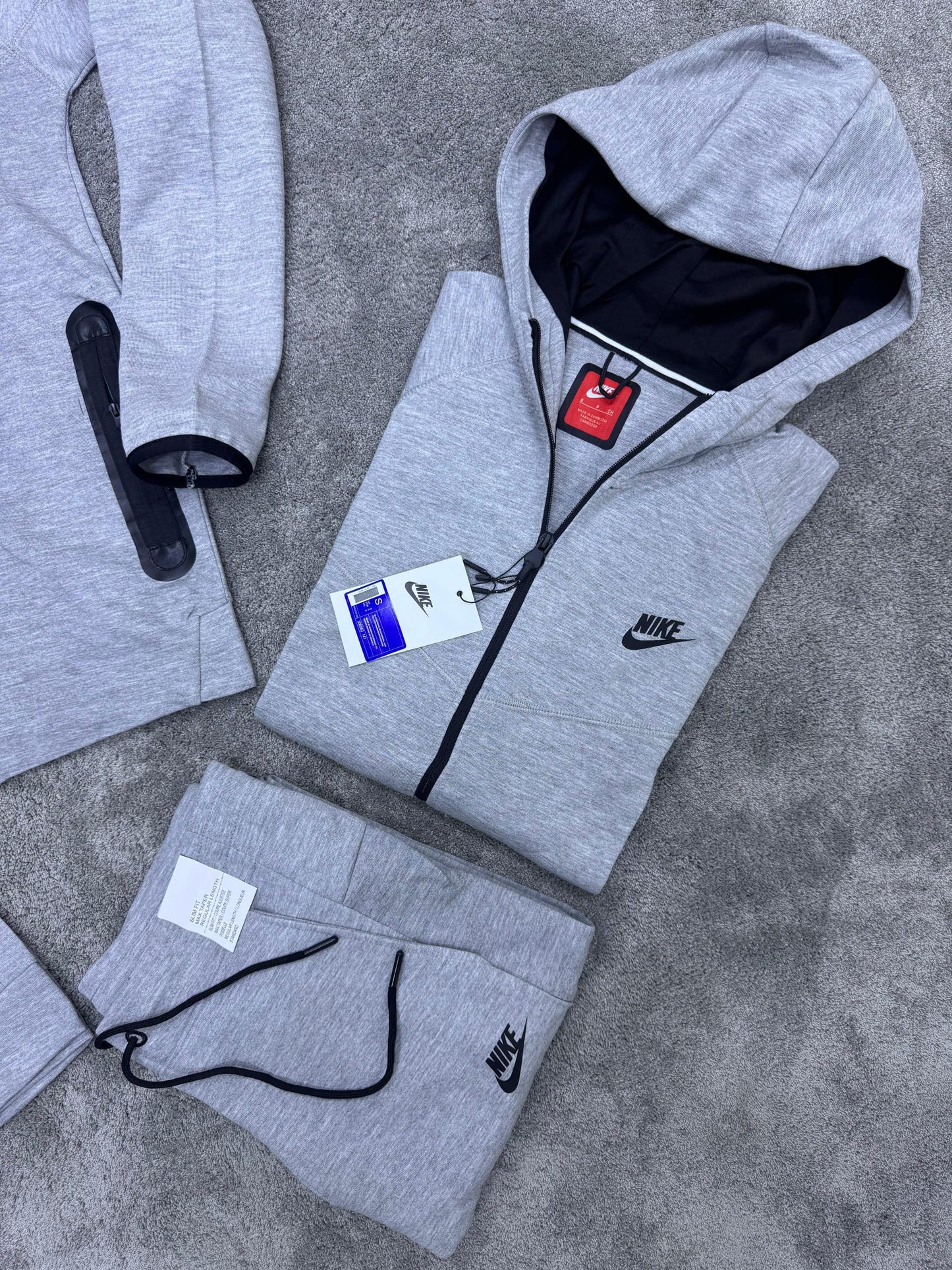 Chandal Nike Tech gris logo negro