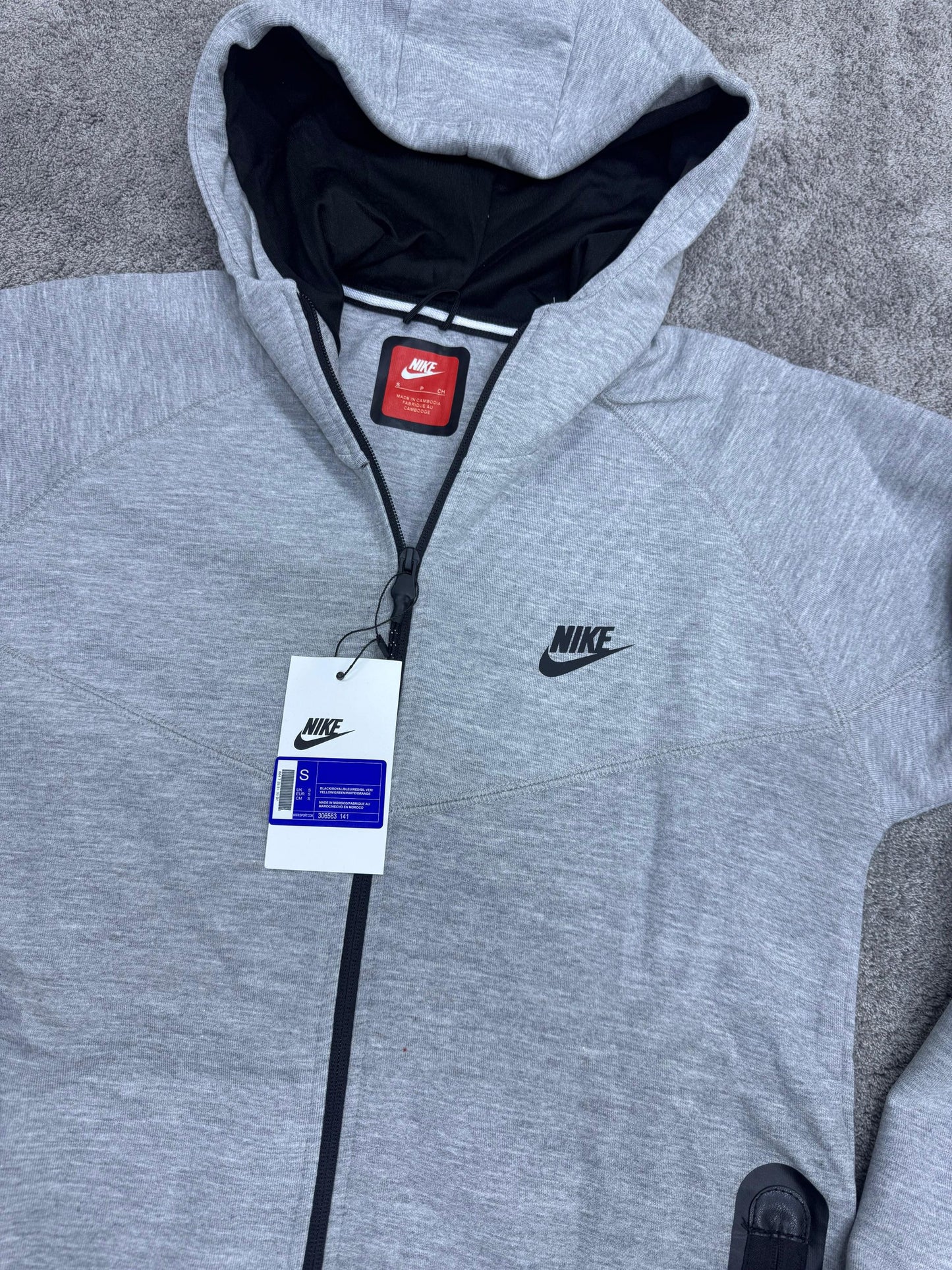 Chandal Nike Tech gris logo negro