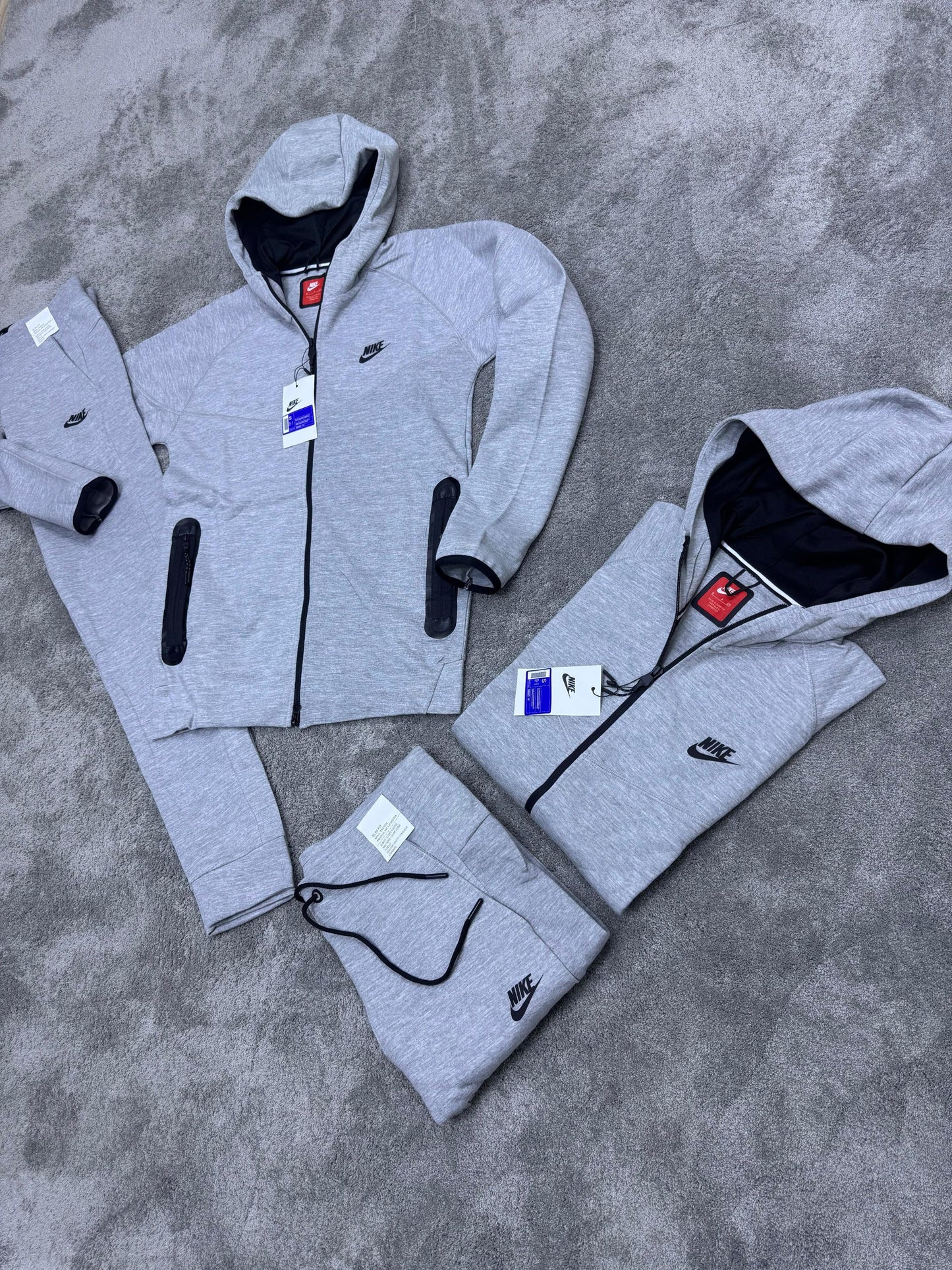 Chandal Nike Tech gris logo negro