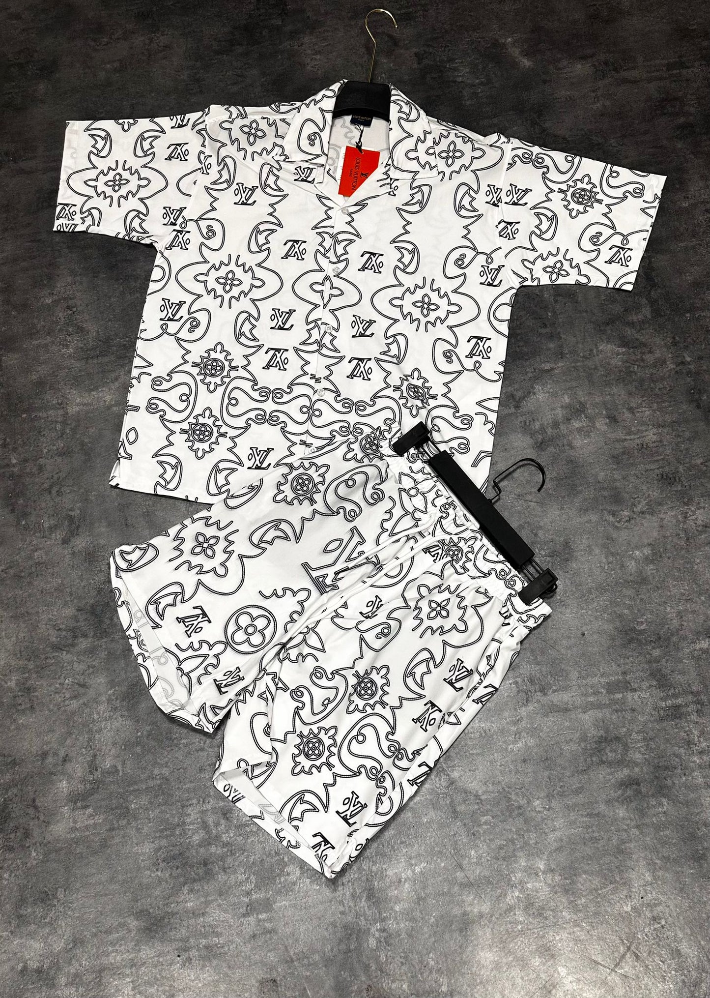 Conjunto lv blanco detalles negros