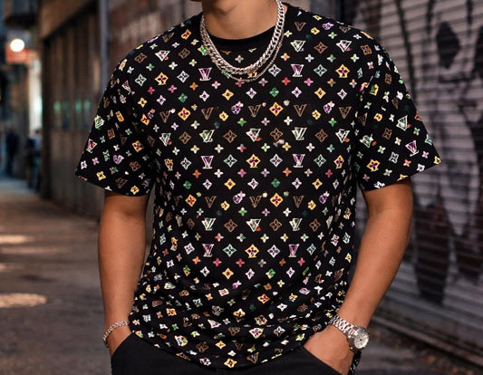 Camiseta LV negro logos colores