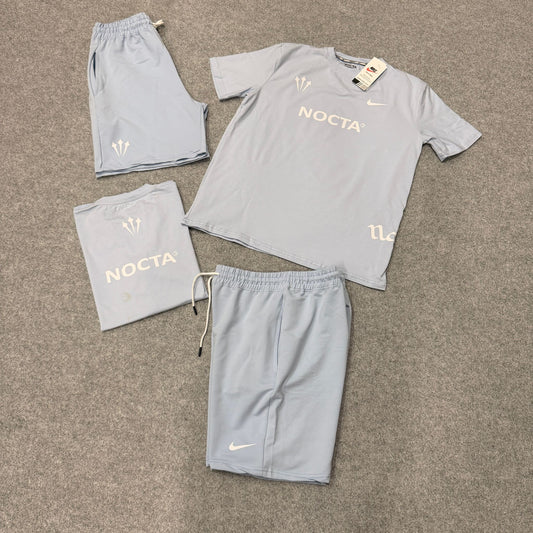 Conjunto nike nocta azul claro logo blanco
