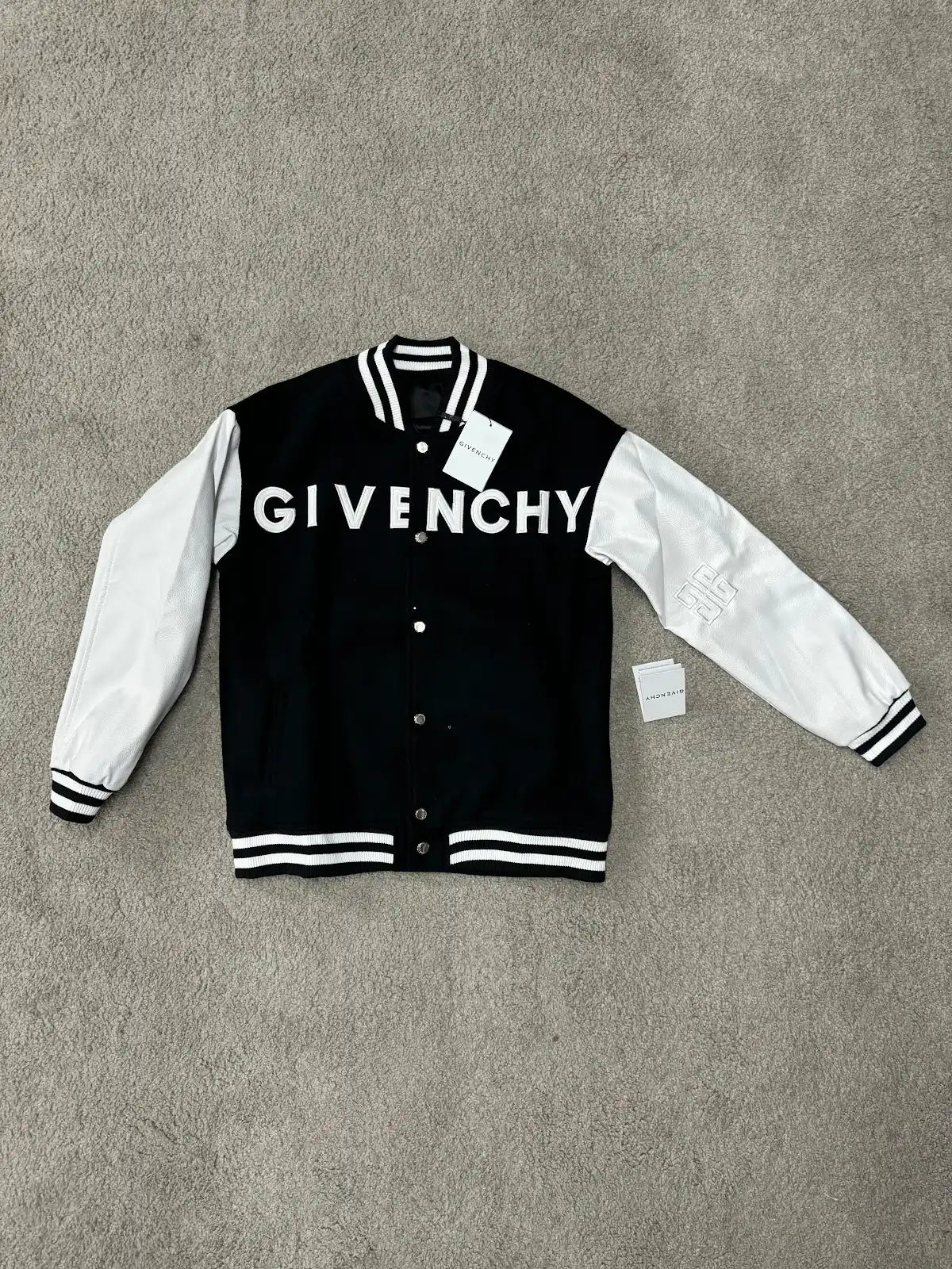 Chaqueta GIVENCHY negro logo blanco