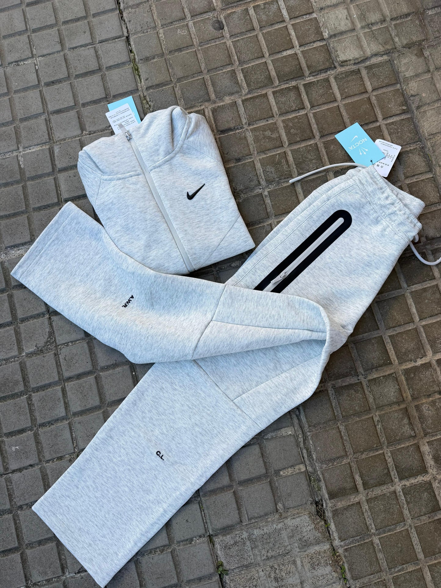 Nike tech gris logo negro x NOCTA