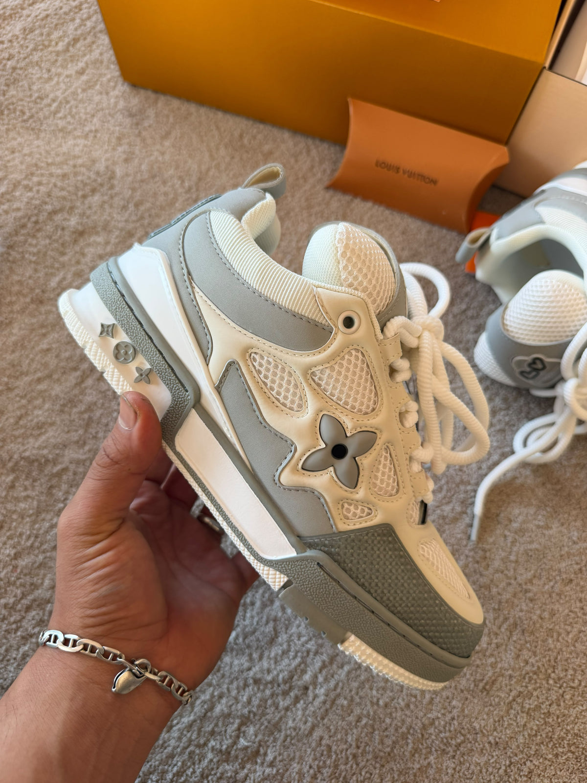 LV Skate blanca y grises