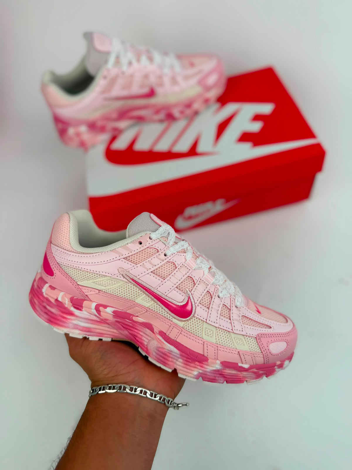 Nike P-6000 rosas detalles beige