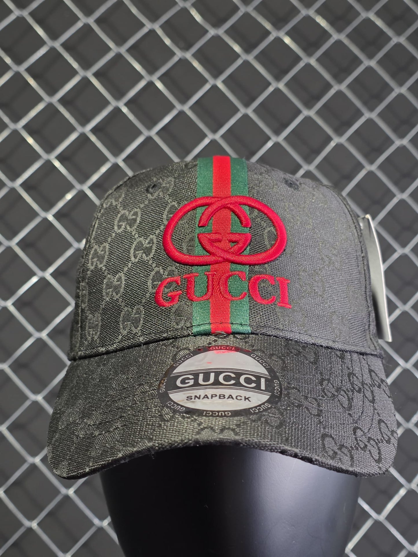 Gorra Gucci gris logo rojo