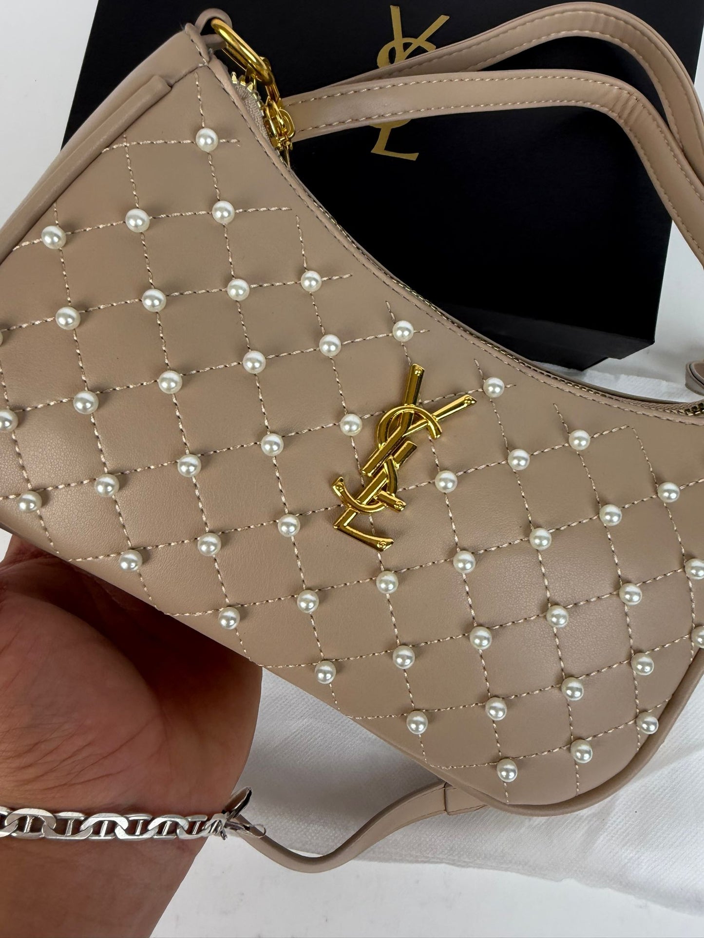Bolso YSL beige logo dorado detalles blancos