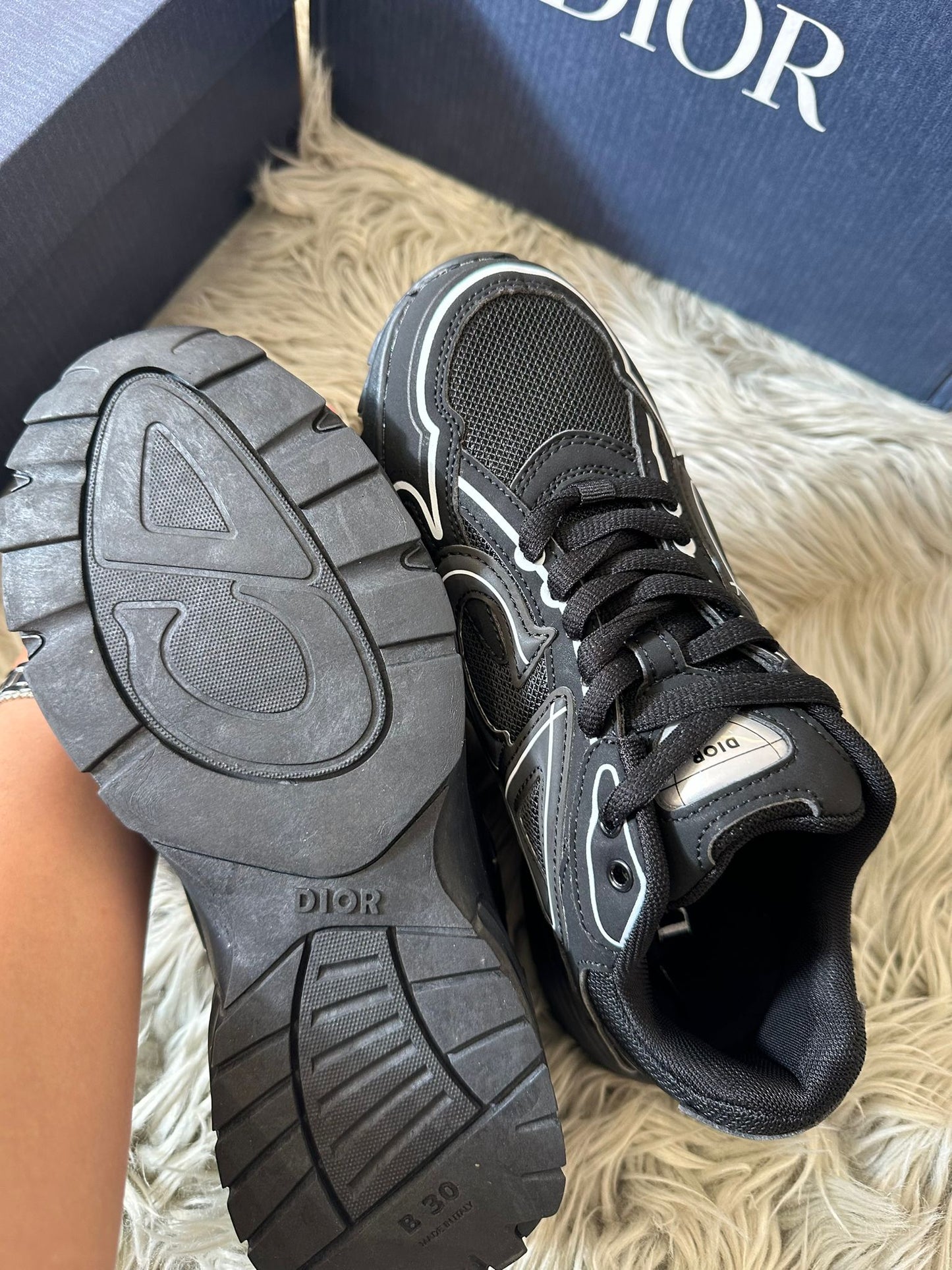 Dior b30 negras detalles blancos