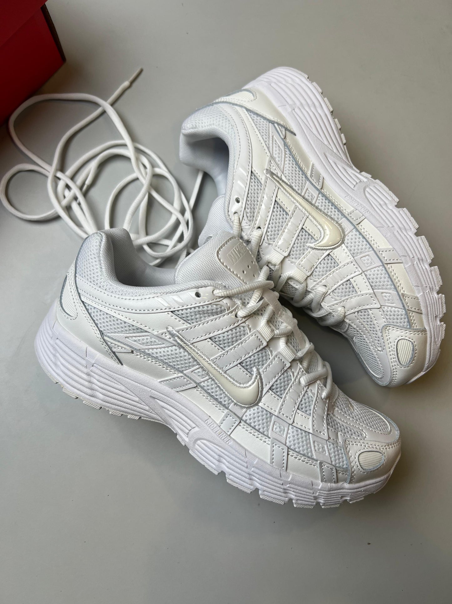 Nike P-6000 blancas