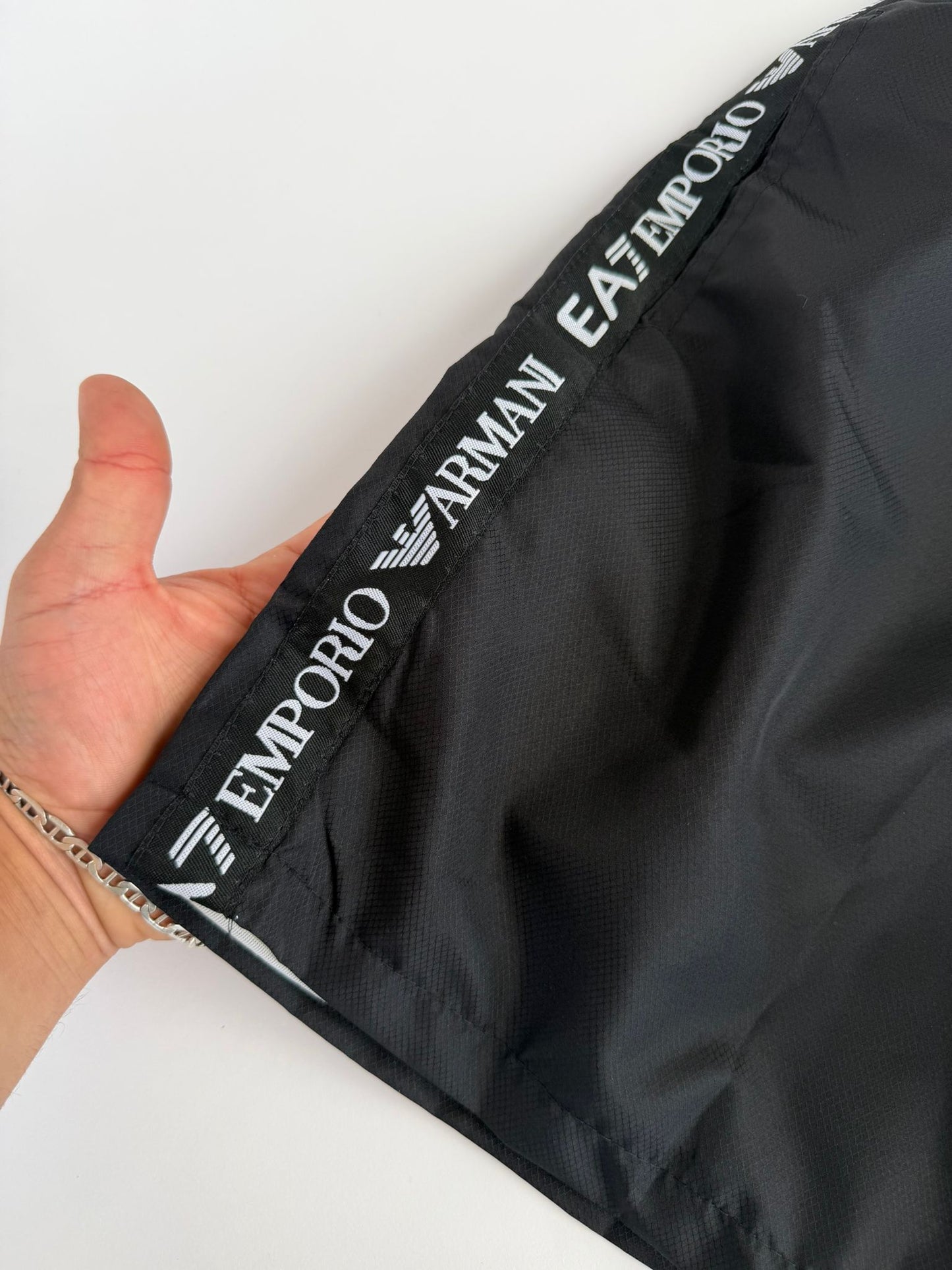 Pantalon Corto Armani negras logo blanco