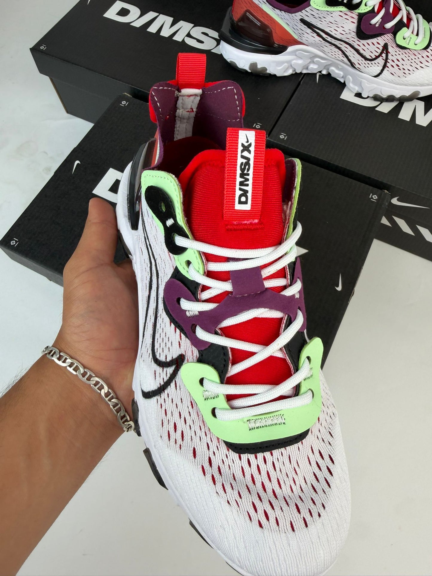 Nike react vision blancas logo negro detalles rojos