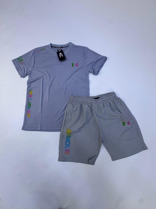 Conjunto corto Under Armour gris logo tricolor