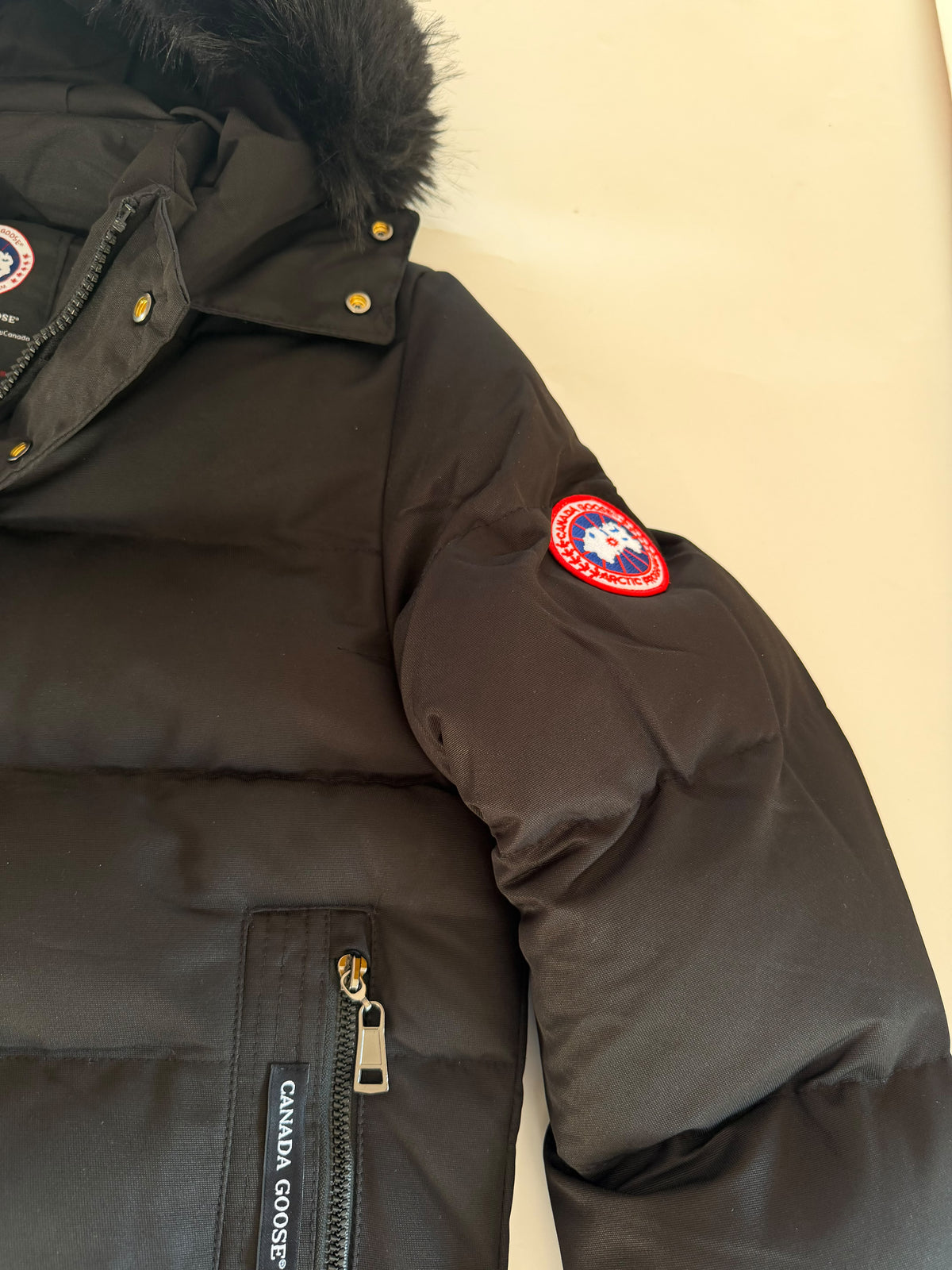 CHAQUETA Canada Goose con pelo negra
