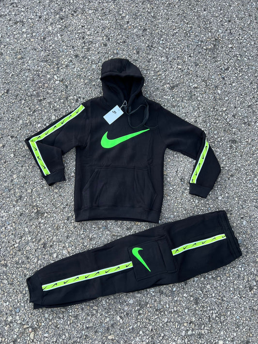 Chandal nike negro logo verde linea verde