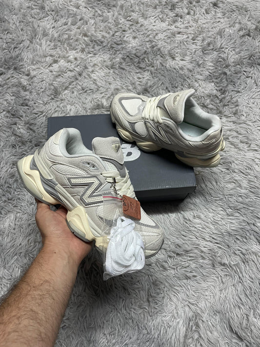 New Balance 9060 crema contorno gris