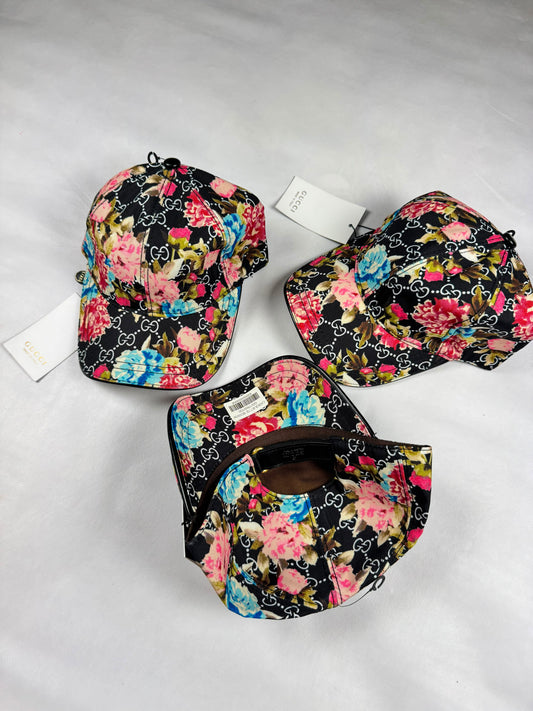 Gorra gucci negra logo blanco flores