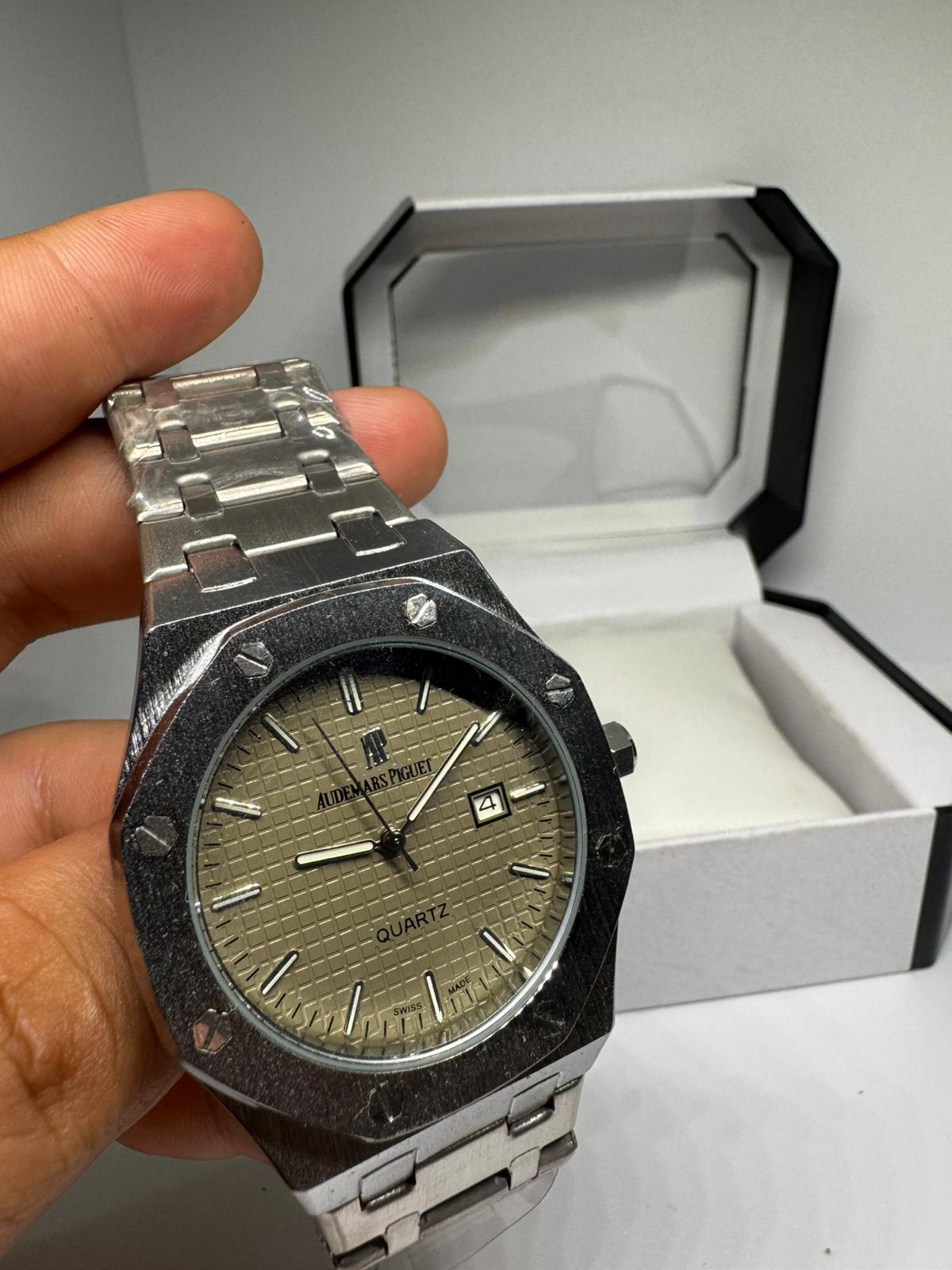 RELOJ ANDEMARS PIGUET MARRON CLARO Y PLATEADO