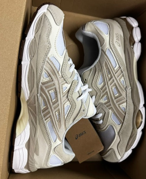 Asics blancas logos beige