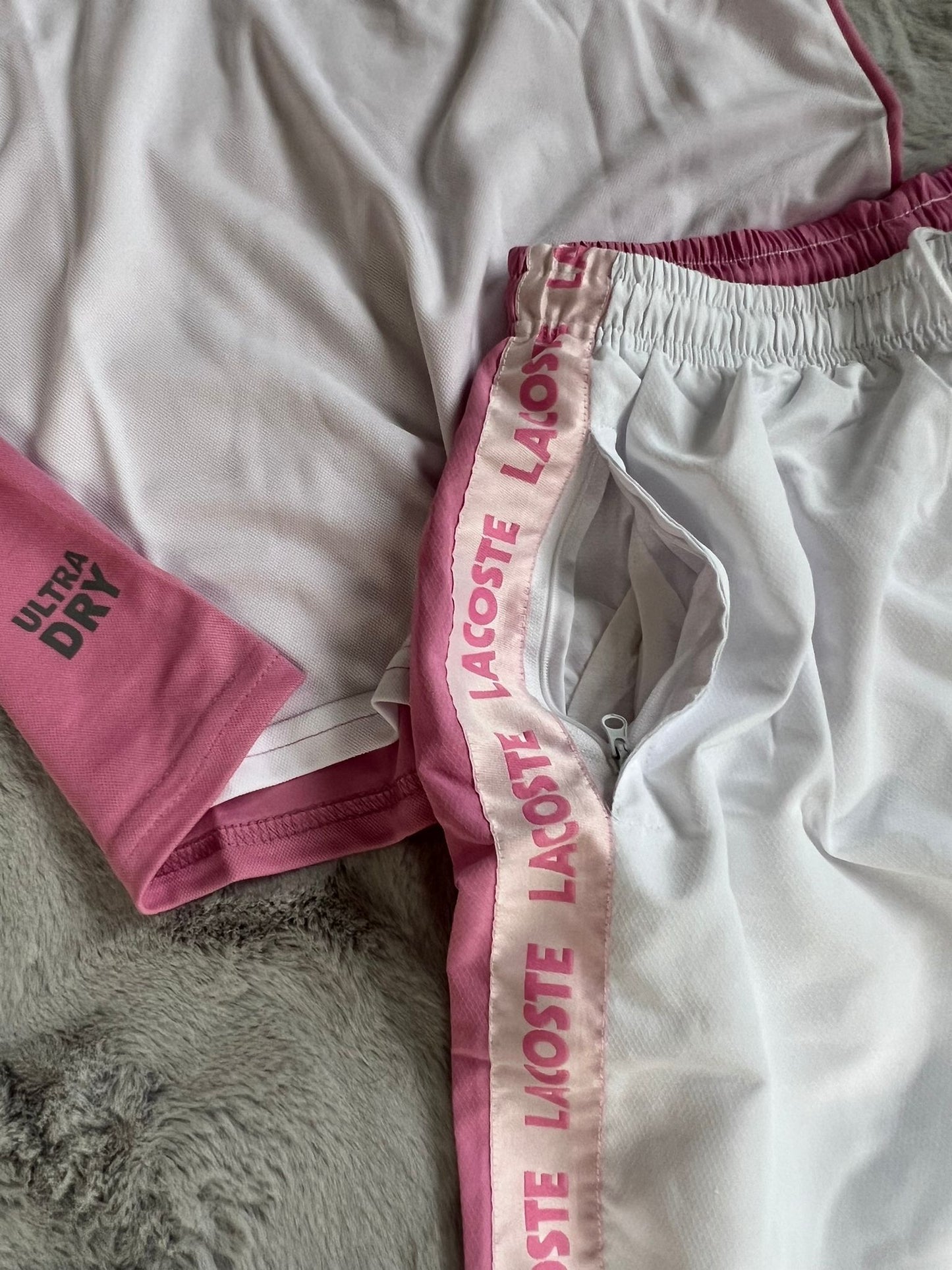 Conjunto corto lacoste rosa y blanco logo verde
