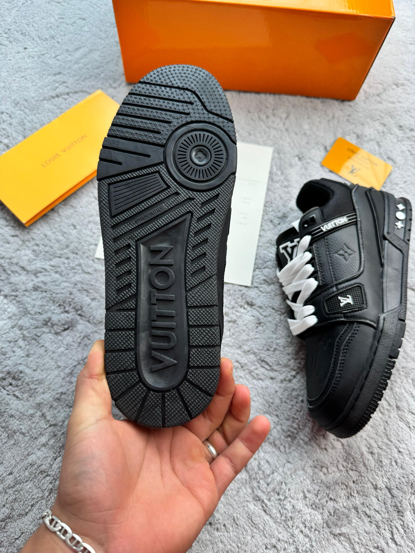 Louis vuitton SKATE 2025 negra y blanco