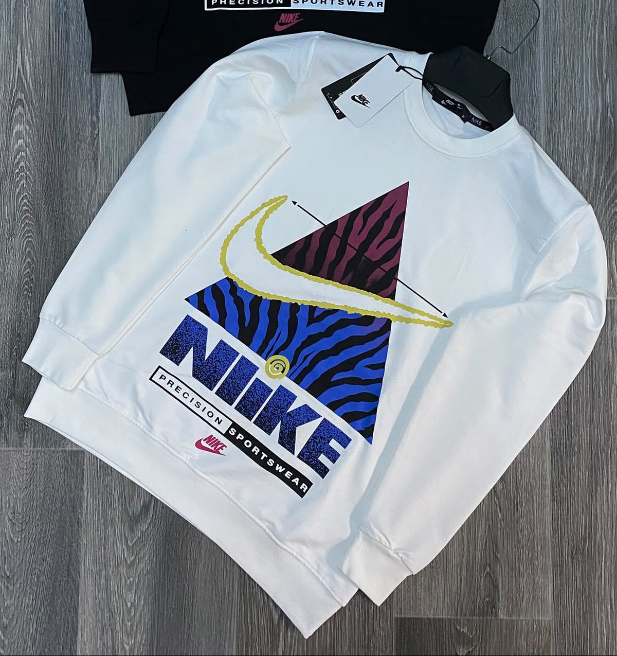 Sudadera Nike blanco logo grande amarillo