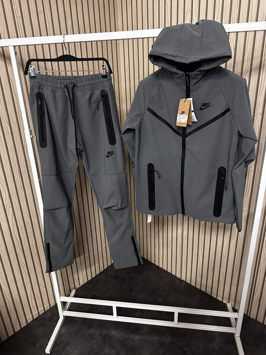 Chandal nike tech gris oversize