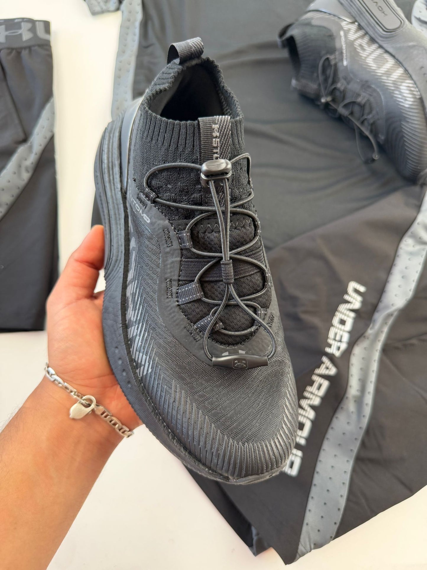 UNDER ARMOUR STORM negras