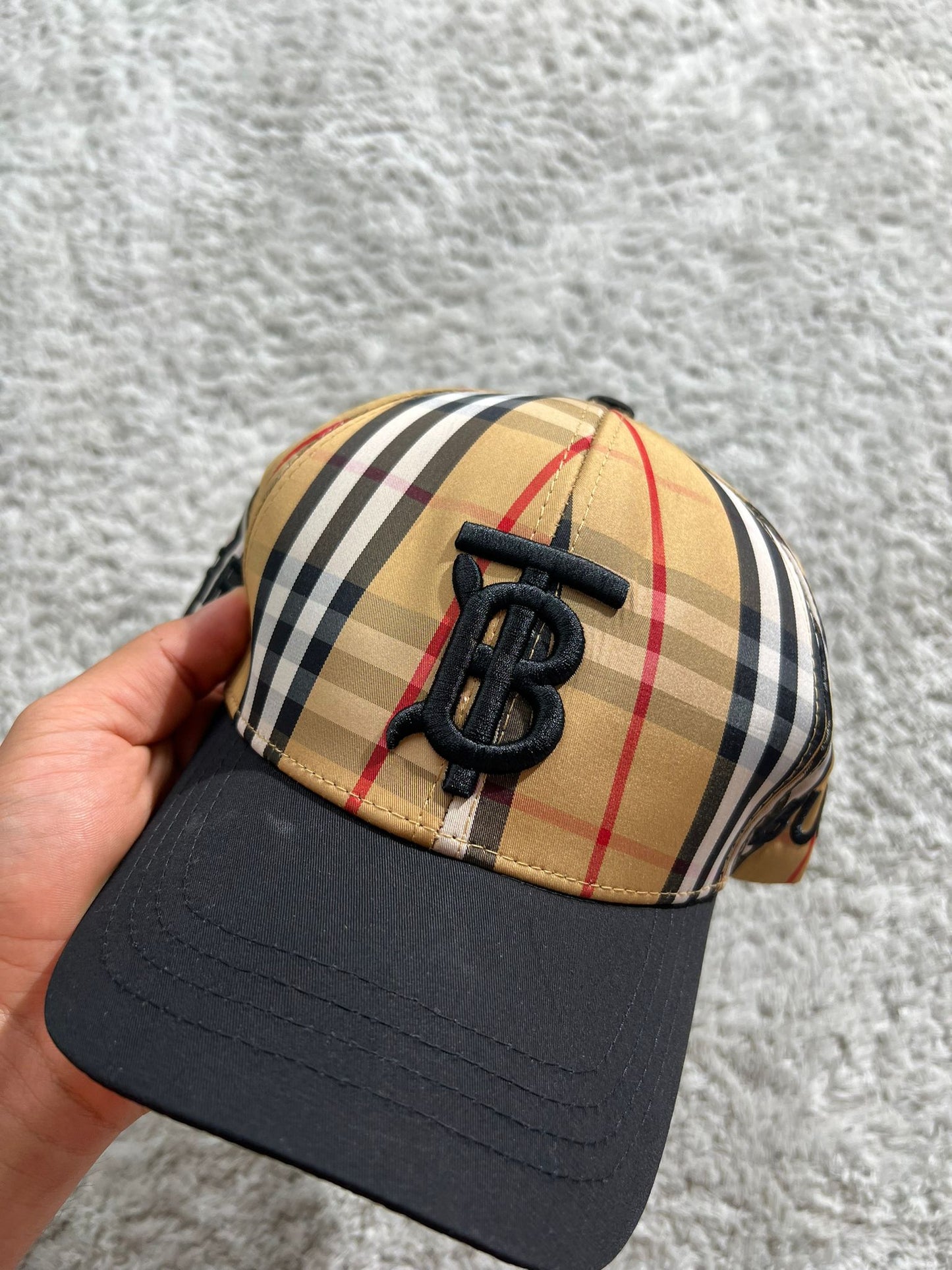 Gorra Burberry G5 marron y negra