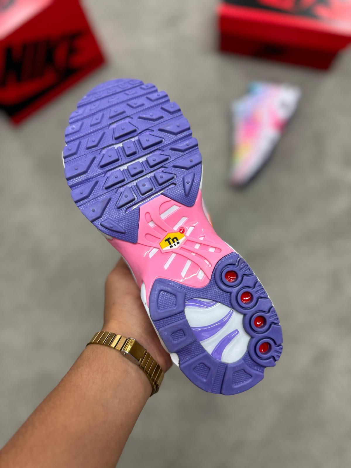 Nike TN rosas y azules logo naranja contorno amarillo