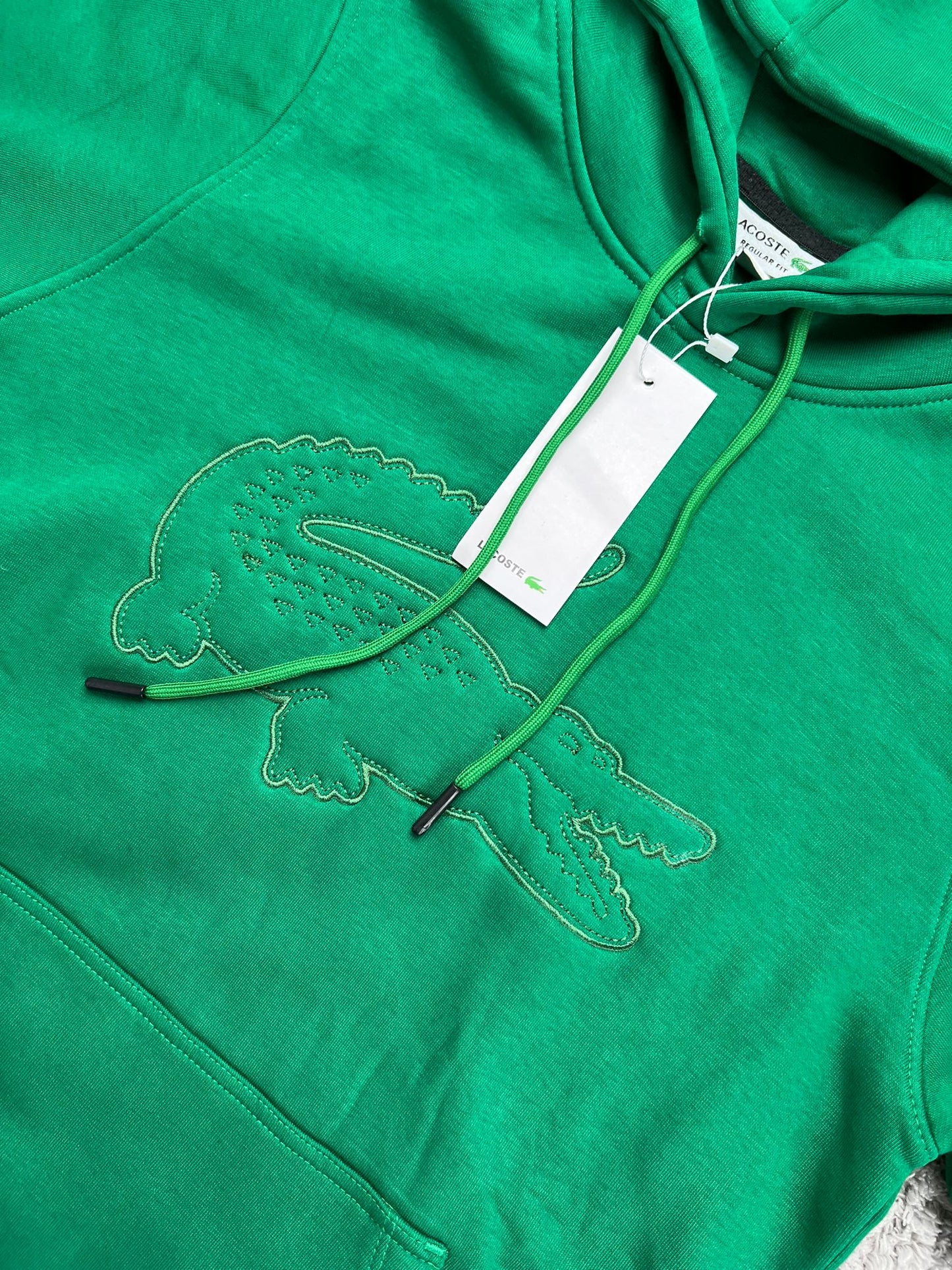 Chandal Lacoste verde logo en grande en medio