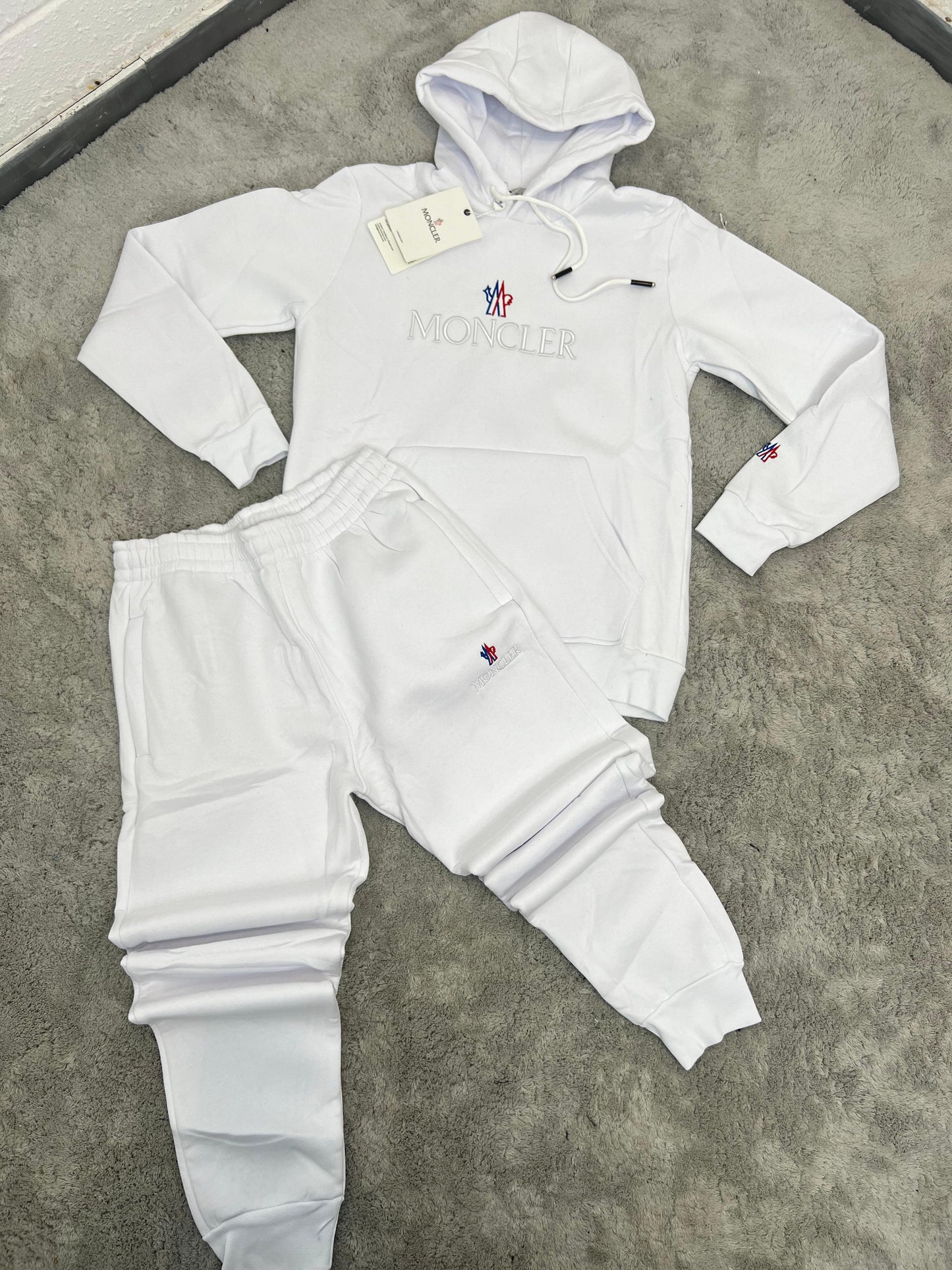 Chandal Moncler blanco logo blanco rojo y azul