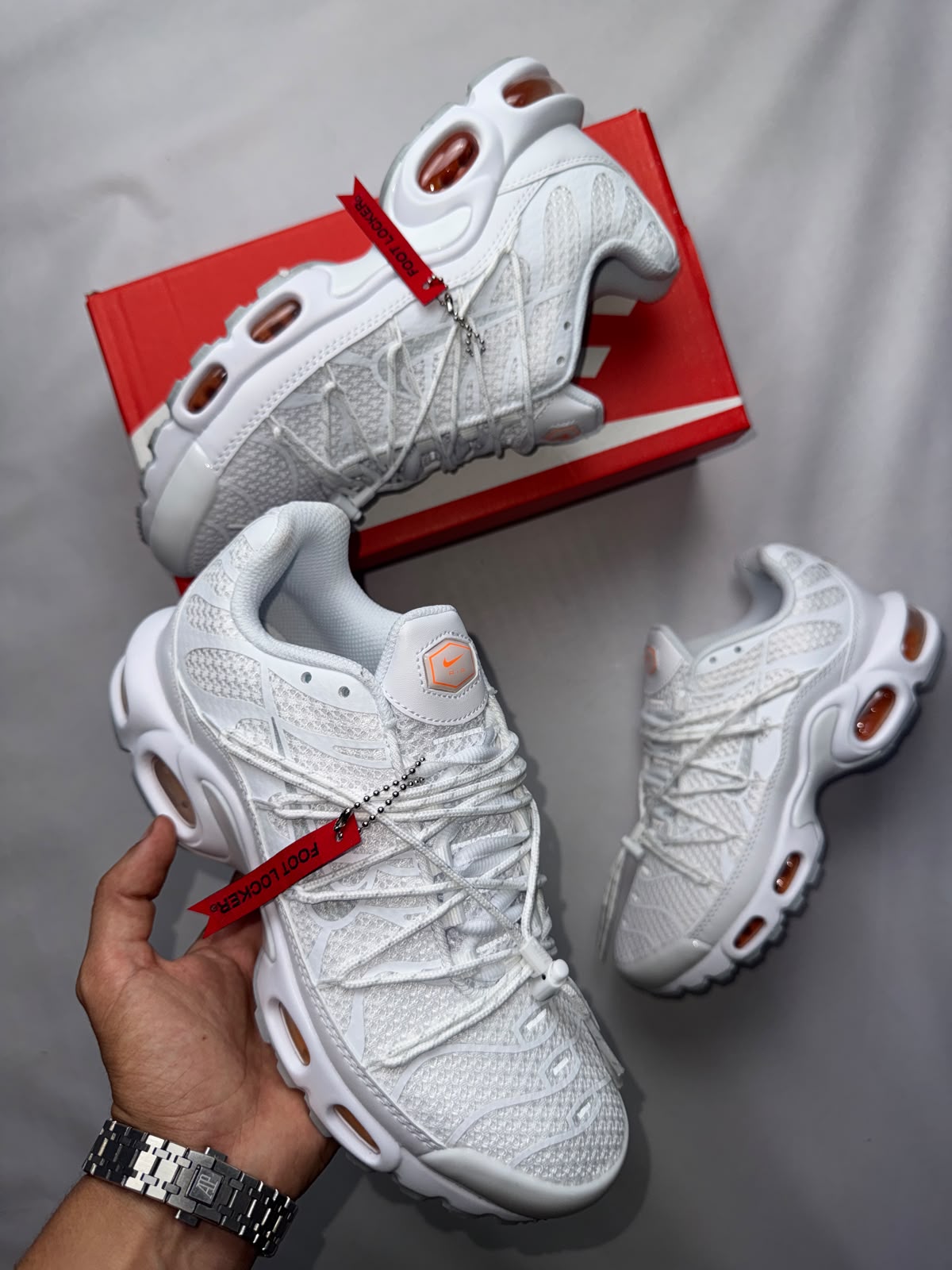 Nike Tl blancas logo gris
