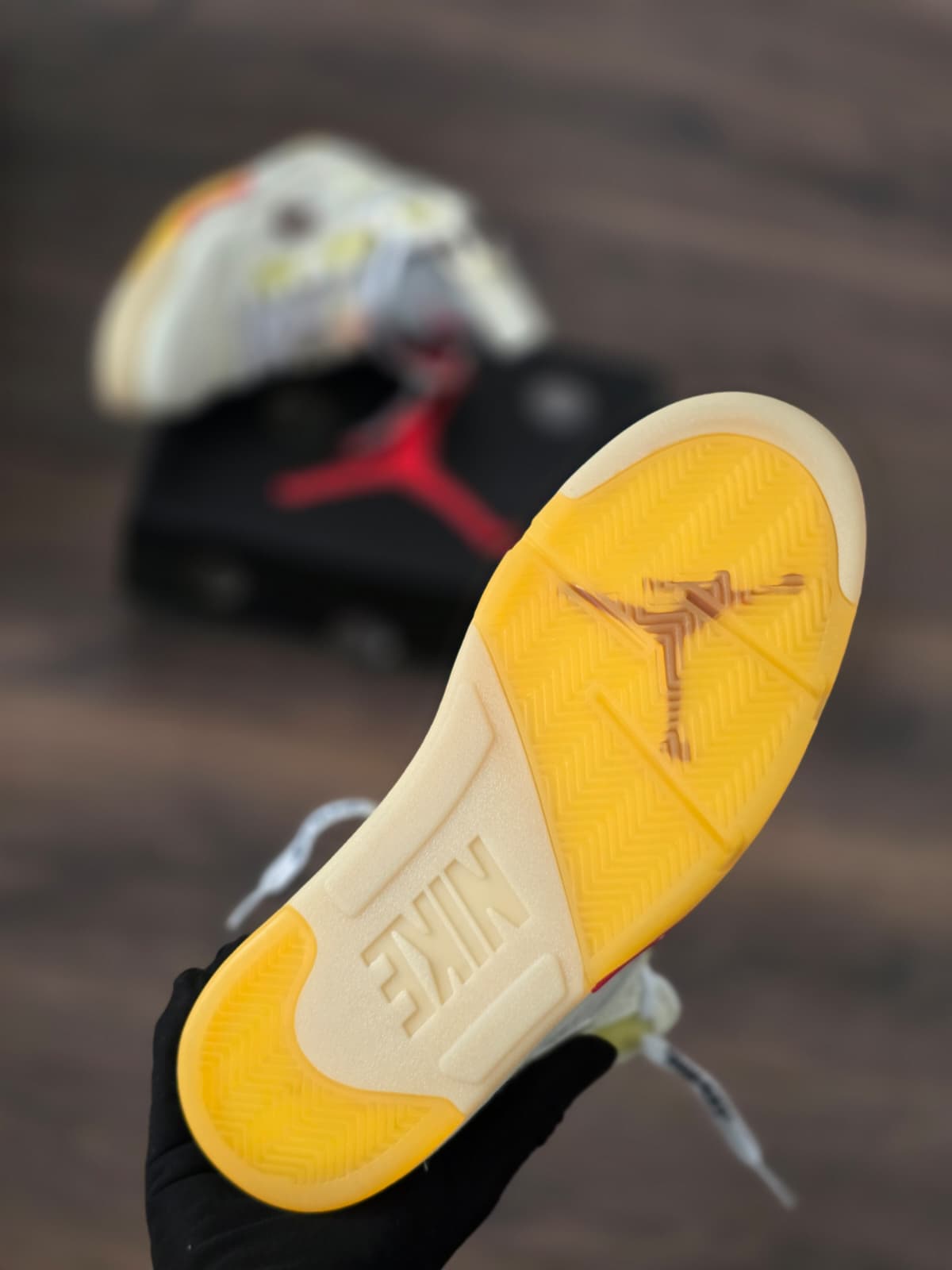 Jordan 5 off White beige