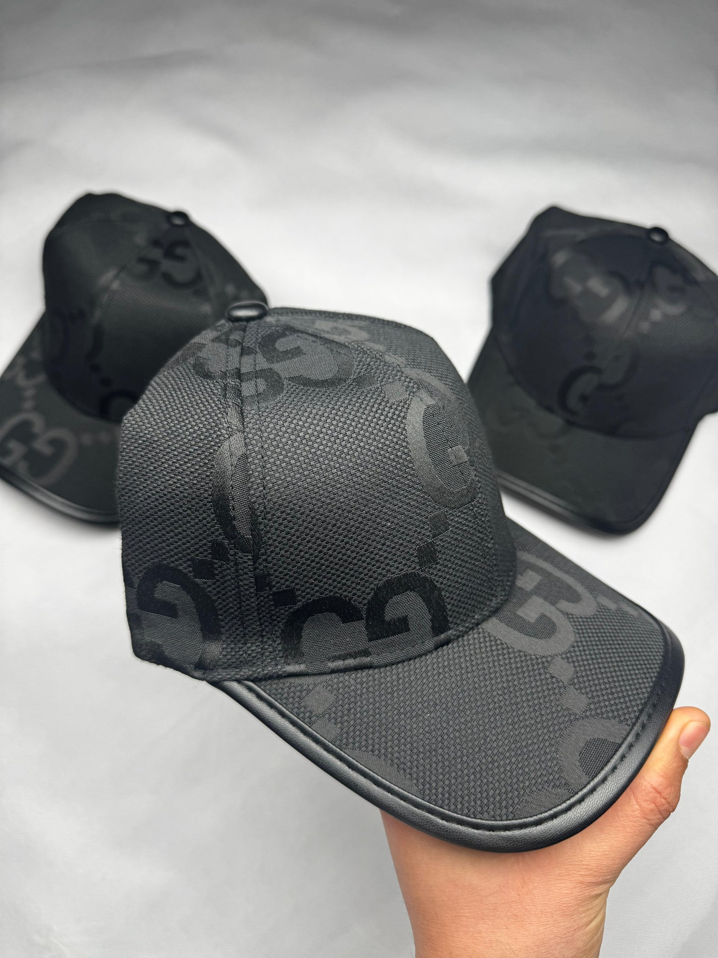 Gorra gucci negro logos negros