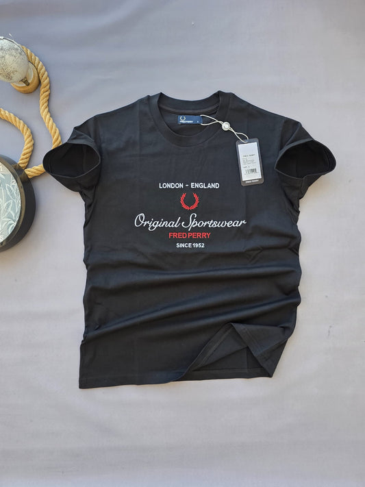 Camiseta fred perry negro logo blanco y rojo