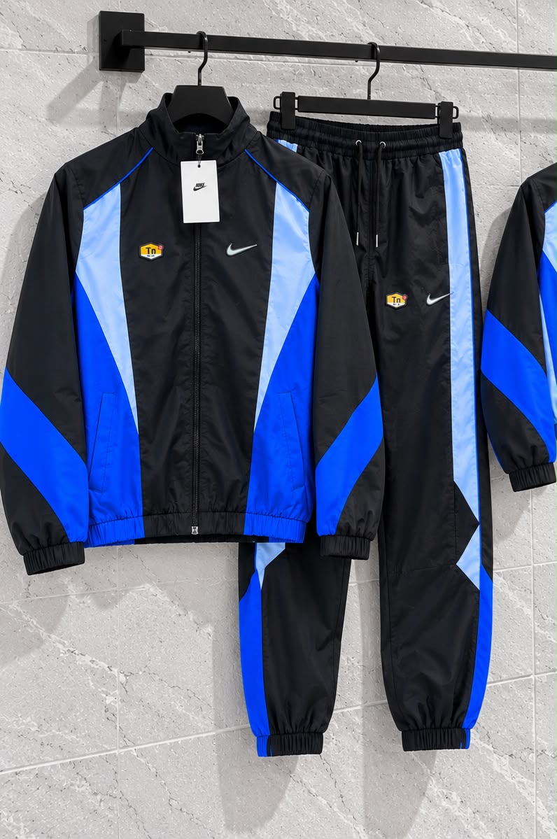 Chandal Nike TN negra logo blanco