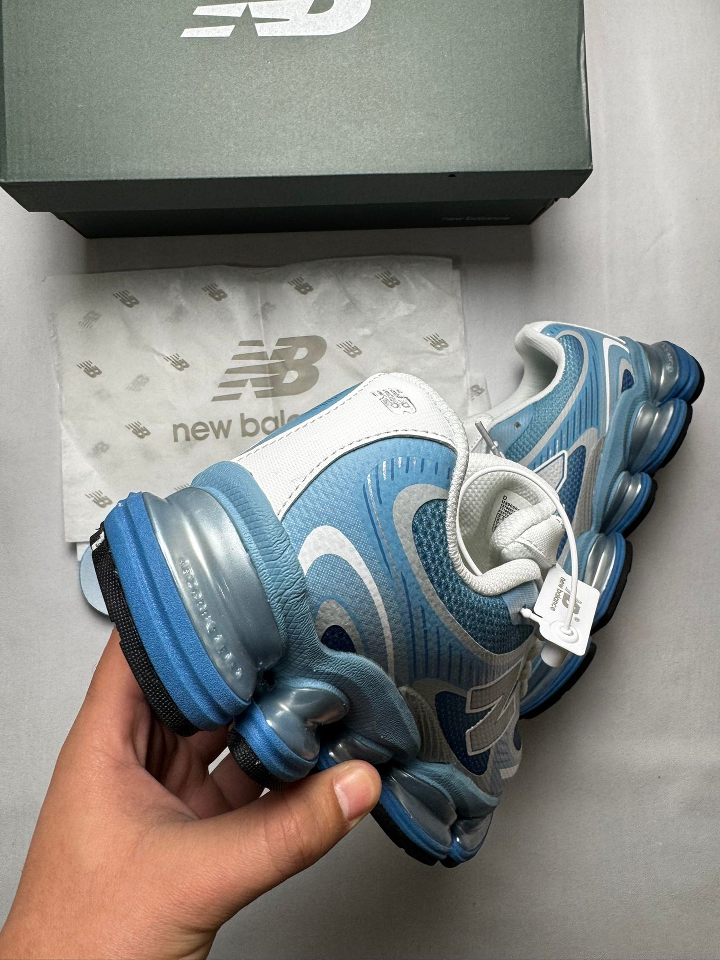 New Balance 2000 azules detalles grises