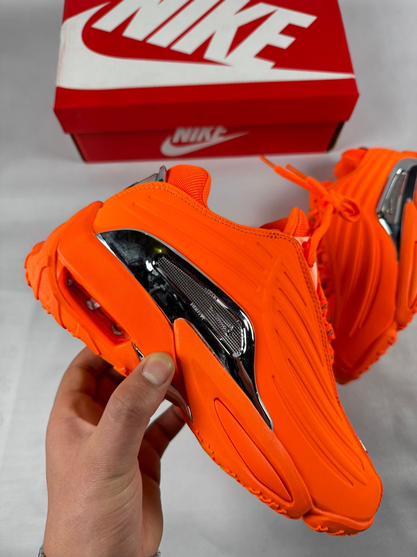 Nike nocta naranjas logo plateado