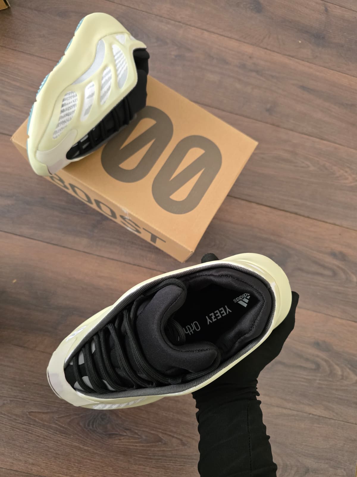 Adidas yeezy 700 blanca