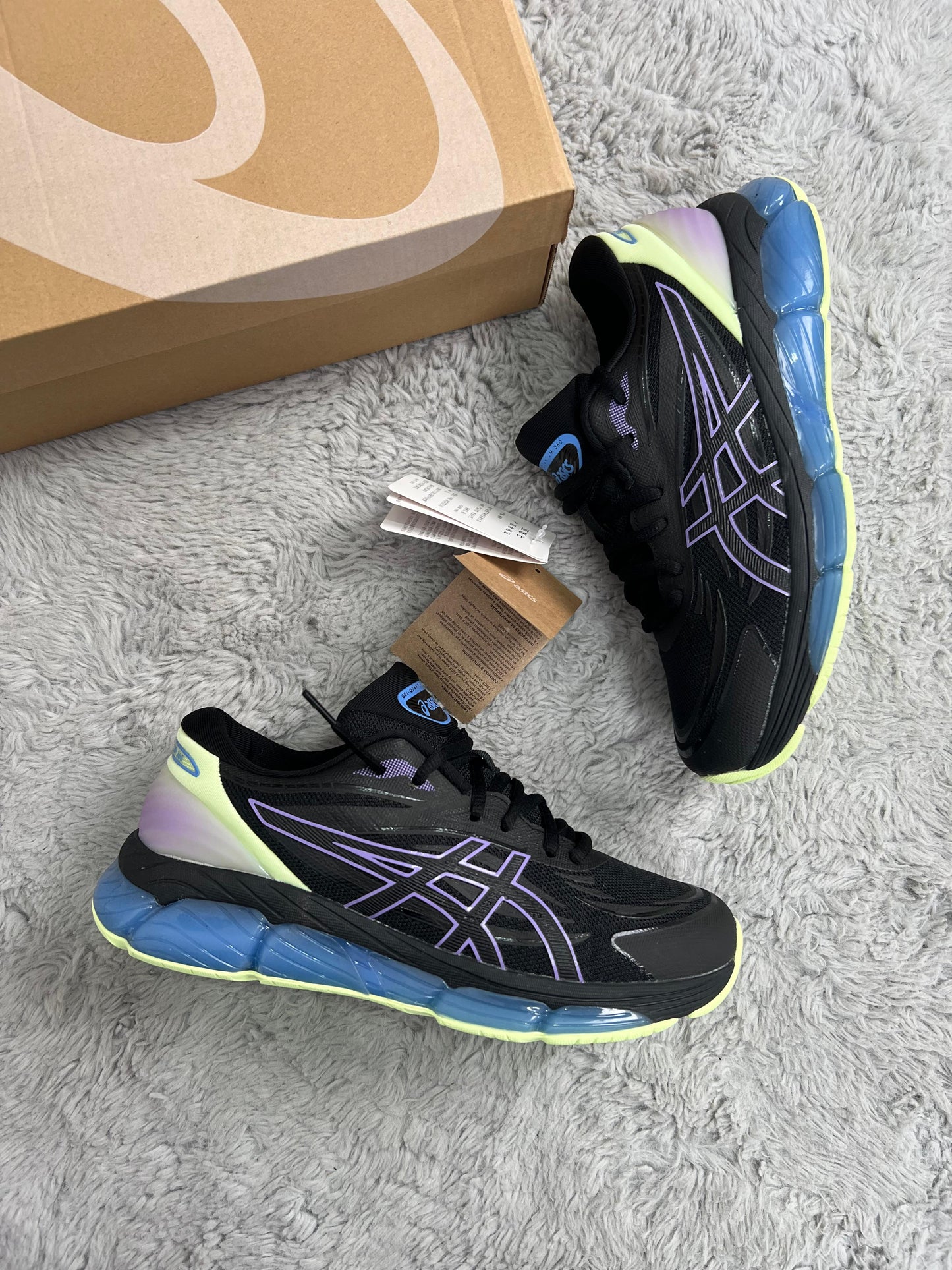 ASICS GEL quantum 360 negras y moradas detalles azules