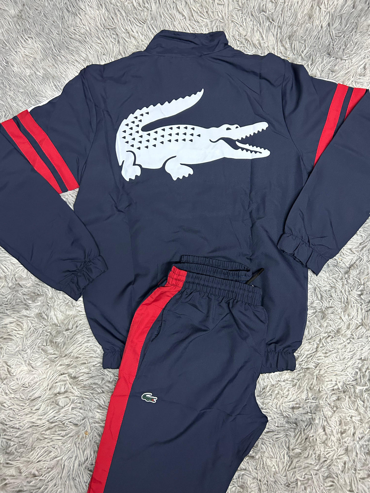 Chandal lacoste azul logo verde detalles rojos y blancas