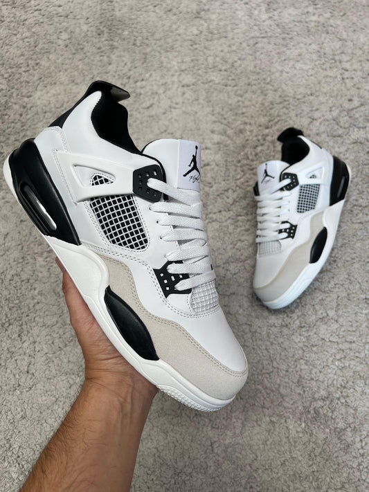 JORDAN 4 blanca y negra